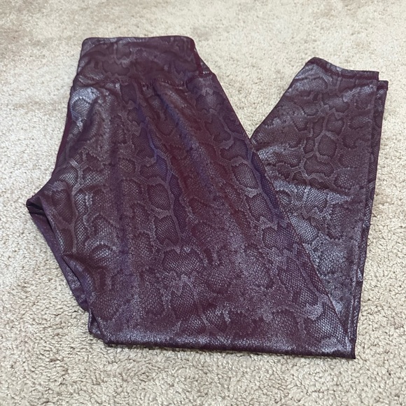 Wine and Silver Snake Workout Set - Picture 5 of 5